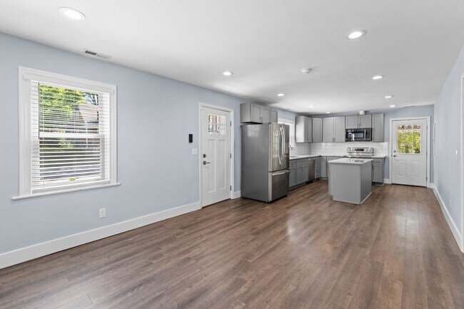 Building Photo - Beautiful 2 bedroom, 1 bath home near Downtown Durham, High-end Finishes and fenced-in backyard!