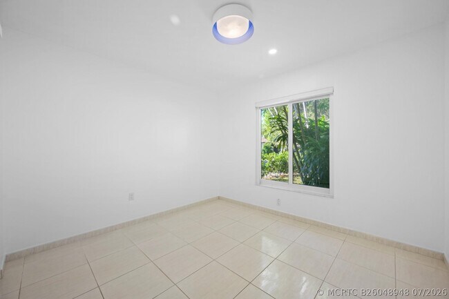 Building Photo - 9515 SW 118th Ct
