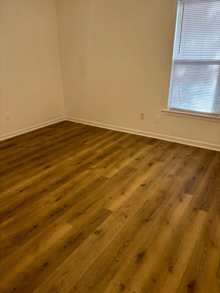 Building Photo - 3704 Pine Knoll Dr