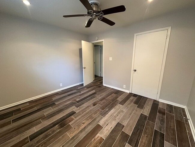 Building Photo - Charming 2 Bed 1 Bath Apartment Near Music Row