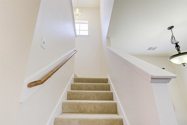Building Photo - 3930 Mossy Pl Ln