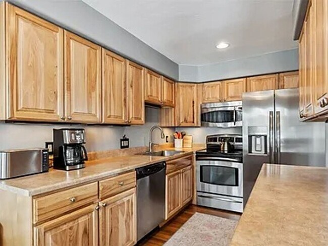 Building Photo - Winter Seasonal Rental- Woodworks 6726