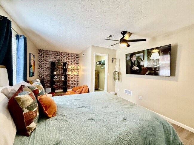 Building Photo - Freshly Renovated Home With Man Cave In Trenton OH