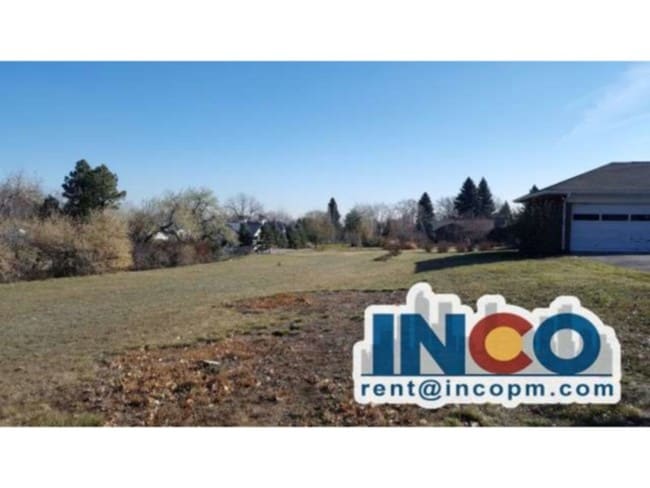 Building Photo - 4940 Lakeshore Dr