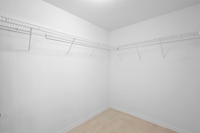 Building Photo - 1911 Colonial Woods Blvd