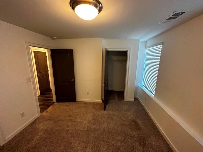 Building Photo - 519 Burton Dr