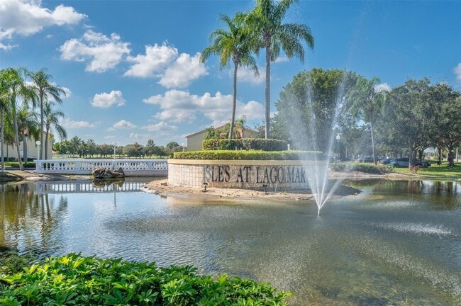 Building Photo - 731 Vista Isles Dr