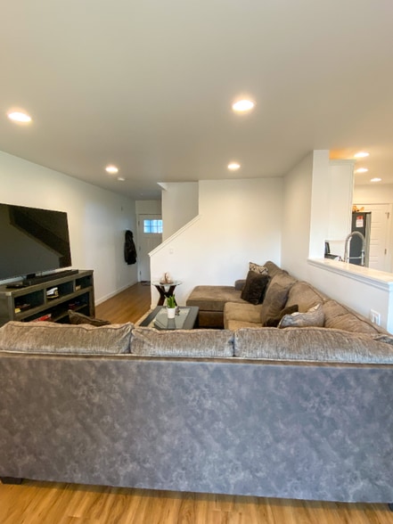 Building Photo - 1589 NW 5th Ave