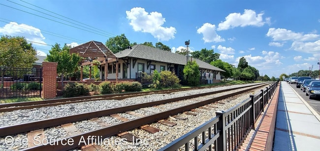 Building Photo - Rent a Community..Prime Location - Granite/LVT/SS Appliances