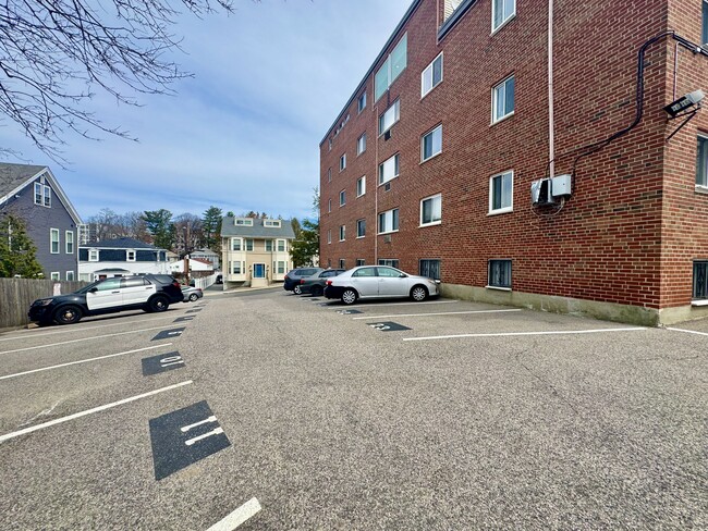 Building Photo - 2 Larose Pl