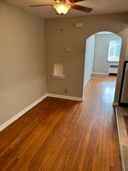 Building Photo - 2822 Lawndale Ave