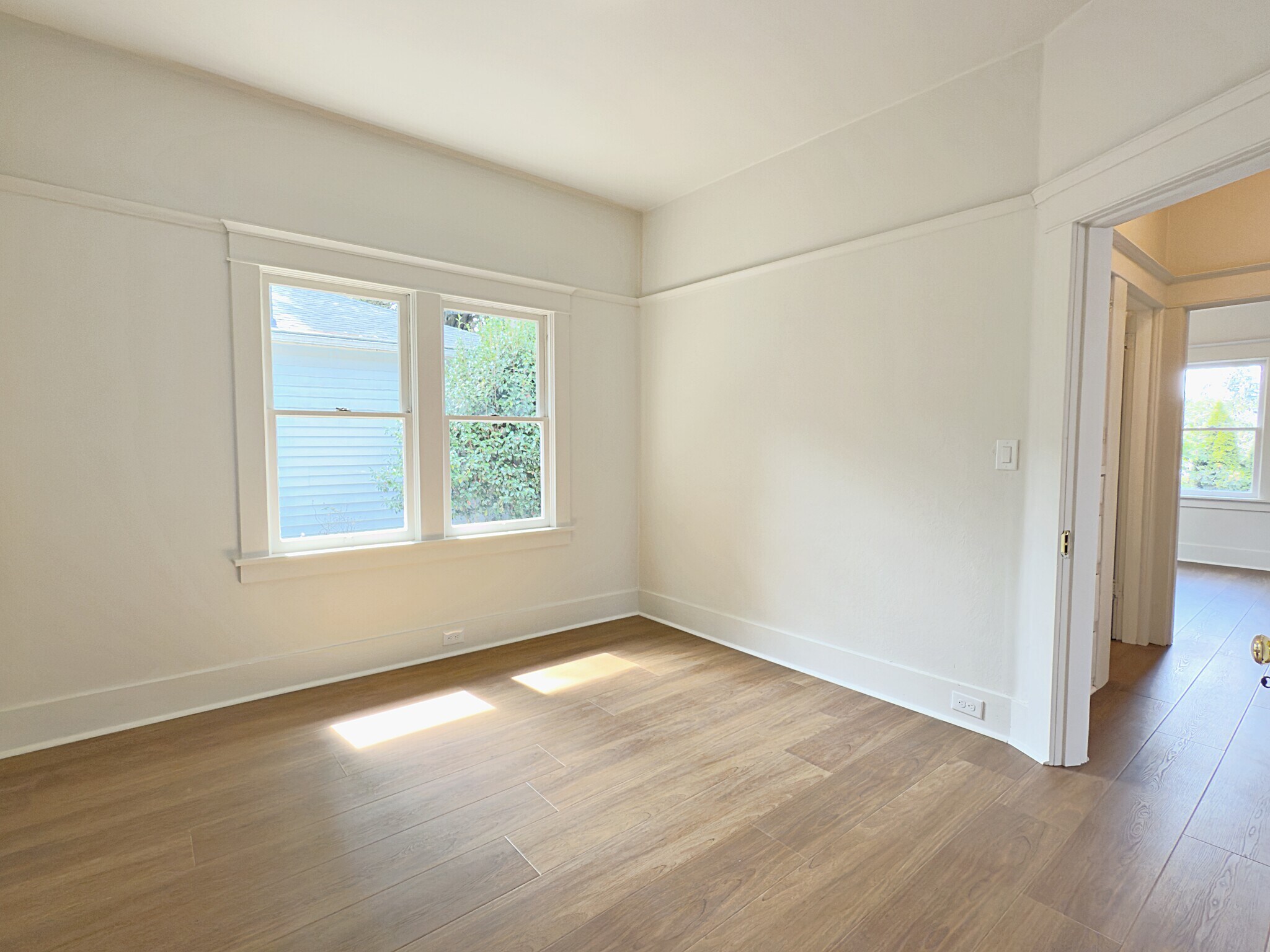 Building Photo - 125 NE 84th Ave