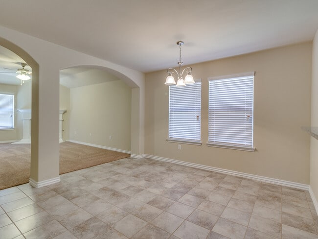 Building Photo - 4 Bedrooms/2 Baths in Falling Springs Addition - Deer Creek Schools - Community Pool