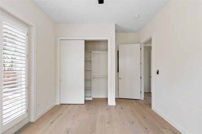Building Photo - 707 Cardinal Ln