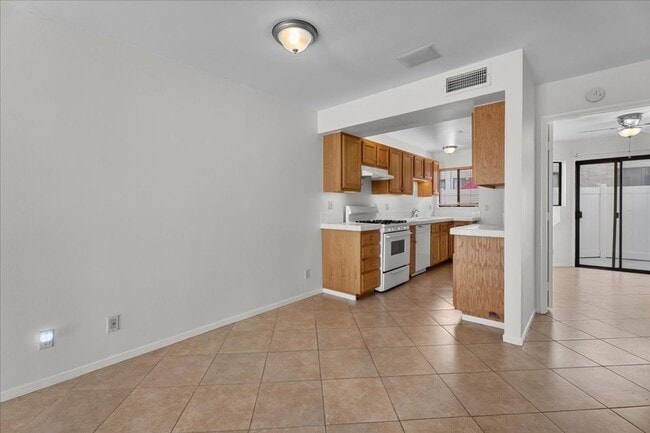 Building Photo - Light Filled Townhome Style Condo with Private Patios and Direct Access