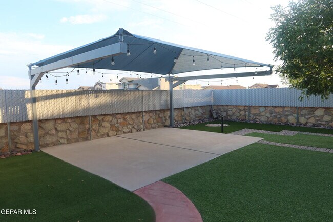 Building Photo - 12520 Twin Leaf Dr