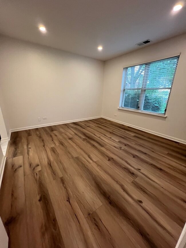 Building Photo - 108 Glengarry Dr