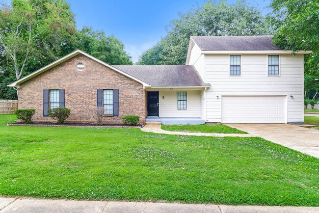 Building Photo - 3016 Shade Tree Cove