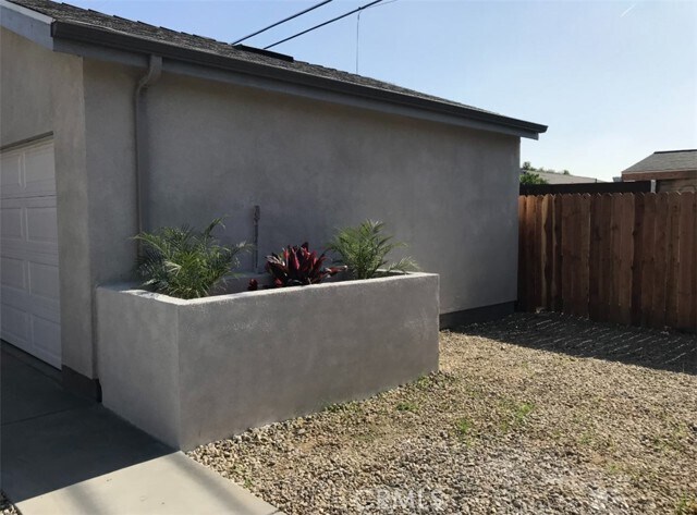 Building Photo - 862 W 74th St