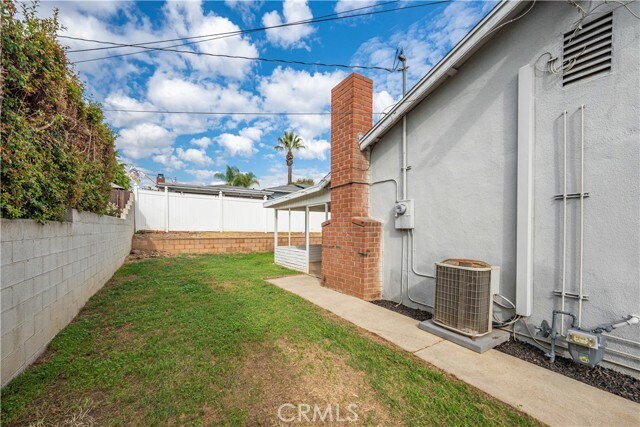 Building Photo - 419 E Payson St