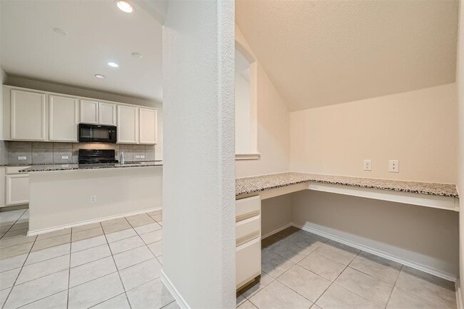 Building Photo - 303 Duroc Dr