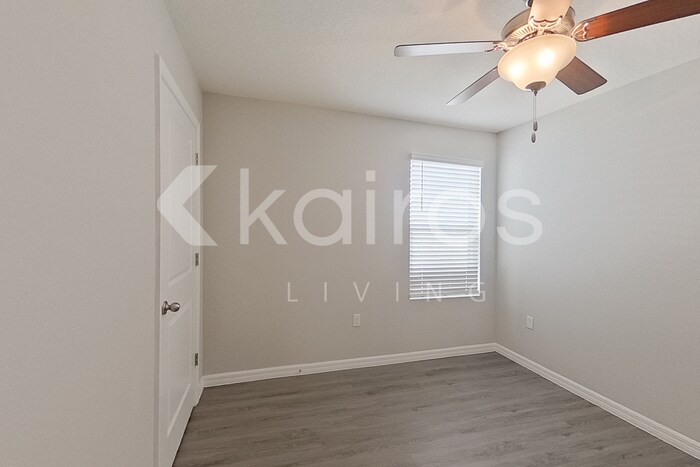 Building Photo - 8585 SW 44th Ct