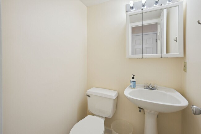 Building Photo - 8266 Amity Cir