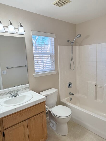 Building Photo - 861 Marlbank Pl