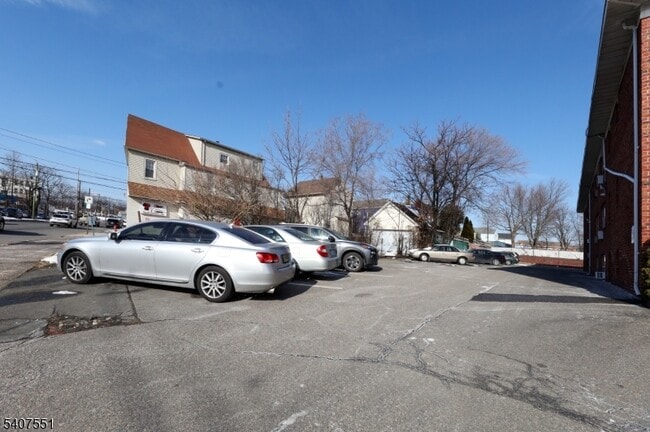 Building Photo - 94 Park Ave