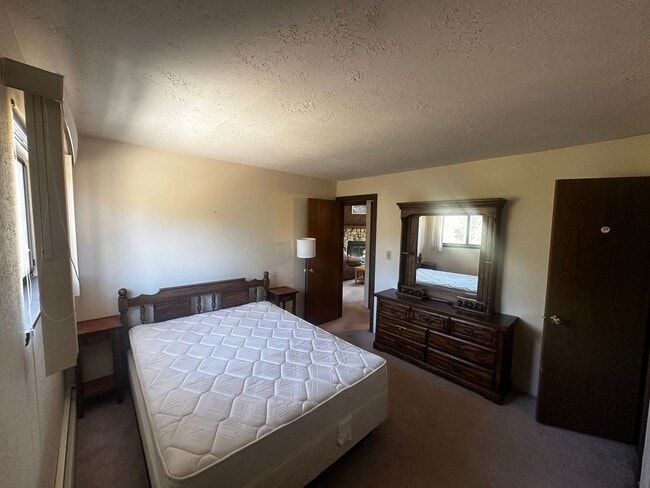 Building Photo - 2 bed plus large loft! All utilities inclu...