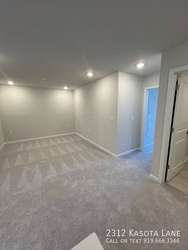 Building Photo - 2312 Kasota Ln