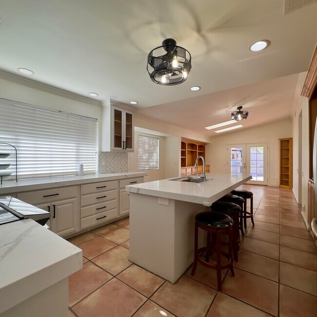 Building Photo - 40064 Silktree Ct