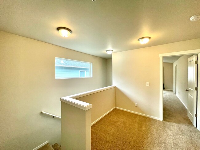 Building Photo - Modern 2017 Built Home in Silver Lake