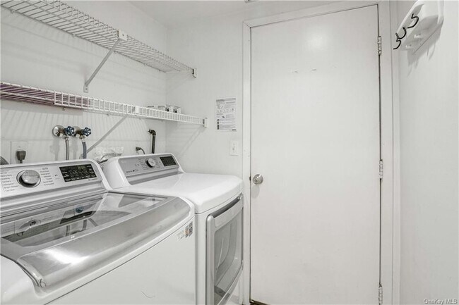 Building Photo - 126 Stone Oaks Dr