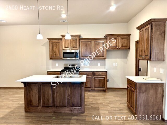Building Photo - 2400 Hearthstone Rd