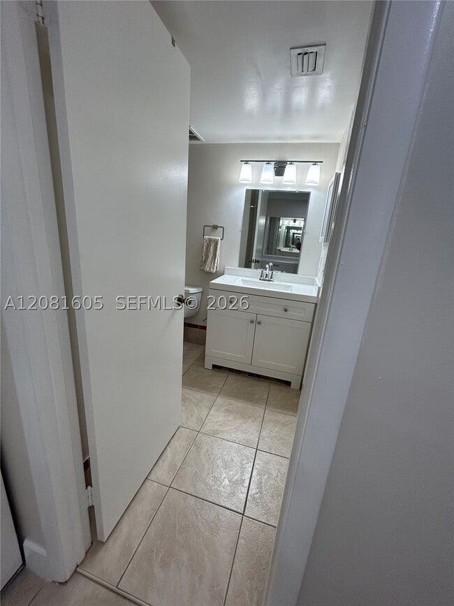 Building Photo - 9733 Westview Dr