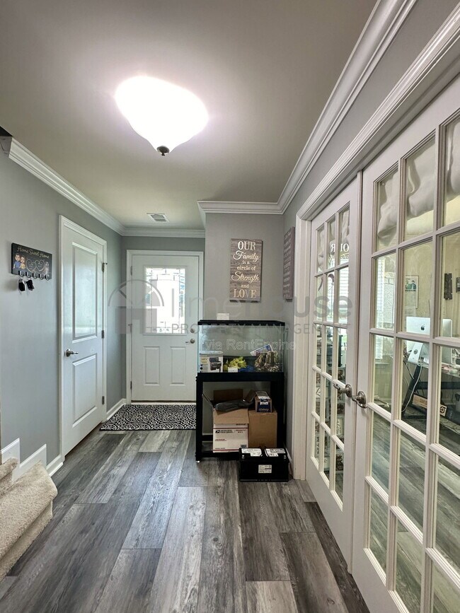 Building Photo - 724 Phalarope St