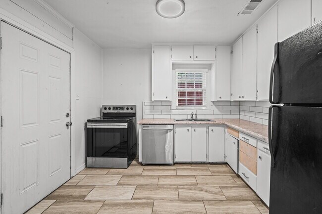 Building Photo - Vintage Home w/ Modern Updates, Minutes from Texas Tech