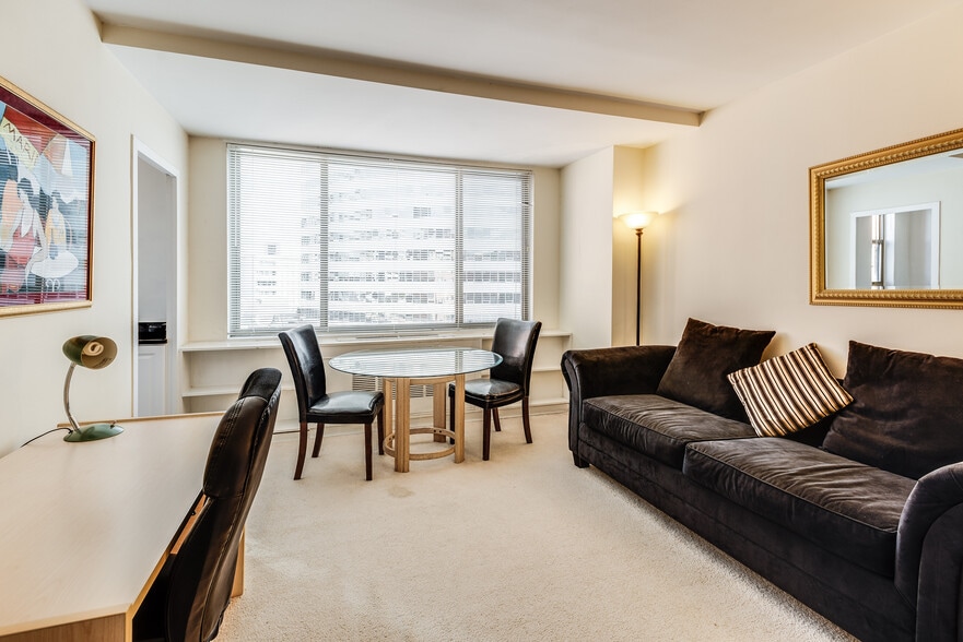 Building Photo - 1121 ARLINGTON Blvd