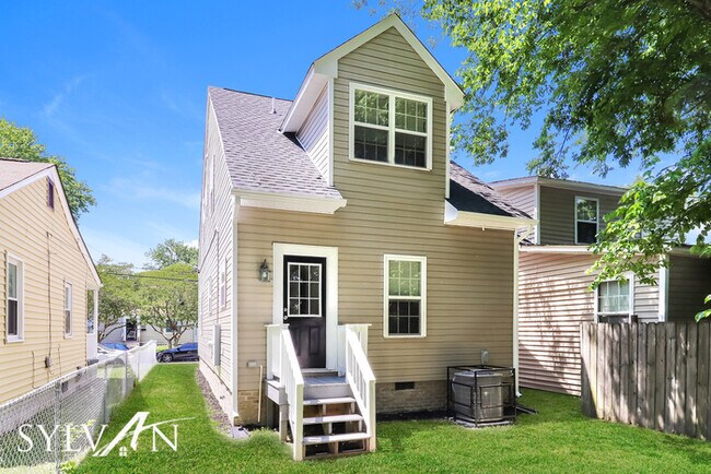 Building Photo - The living is easy in this 3 bedroom, 1.5 ...