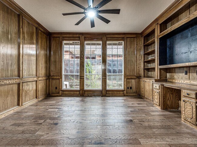 Building Photo - 4 Bedrooms - 3 Bathrooms - 3 Car Garage - ...