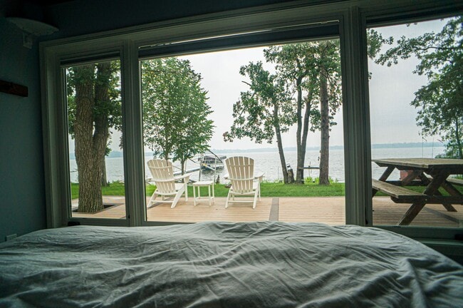 Building Photo - FULLY FURNISHED LAKE HOME