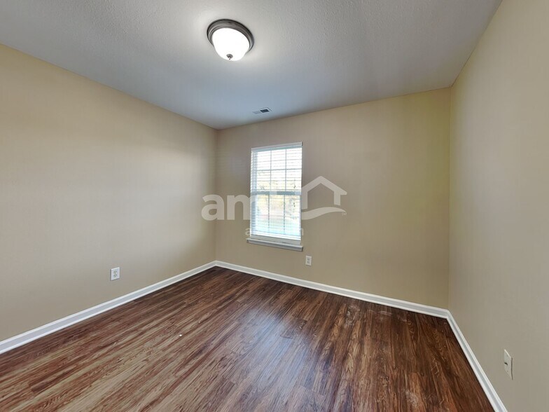 Building Photo - 2524 Ingleside Dr