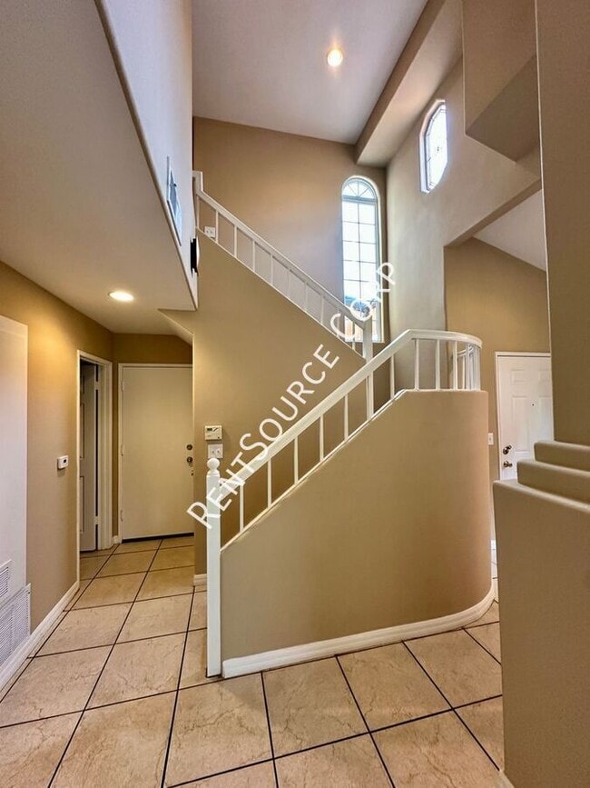 Building Photo - 25823 Dickens Ct