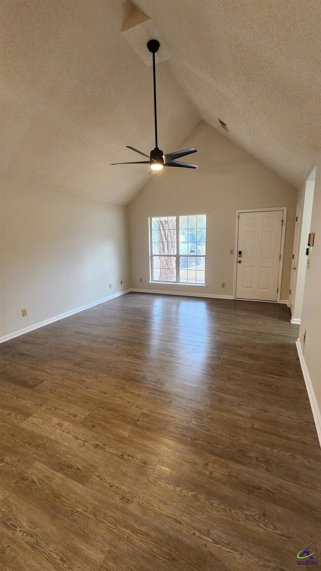 Building Photo - 101 Country Cove