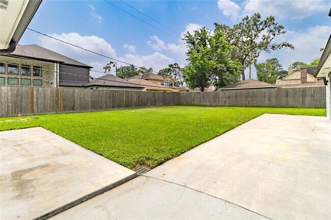 Building Photo - 1614 Hillendahl Blvd