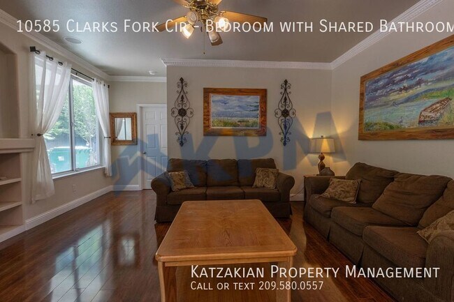 Building Photo - Bedroom with Shared Bathroom & Garage Space