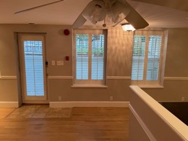 Building Photo - 1BR in Georgetown East Village WITH PARKIN...