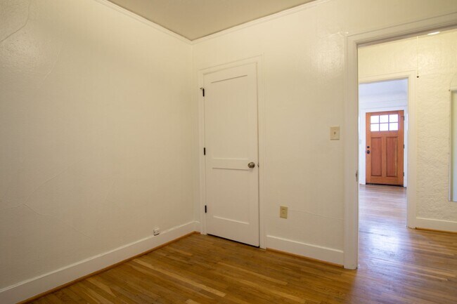 Building Photo - 6425 S Corbett Ave