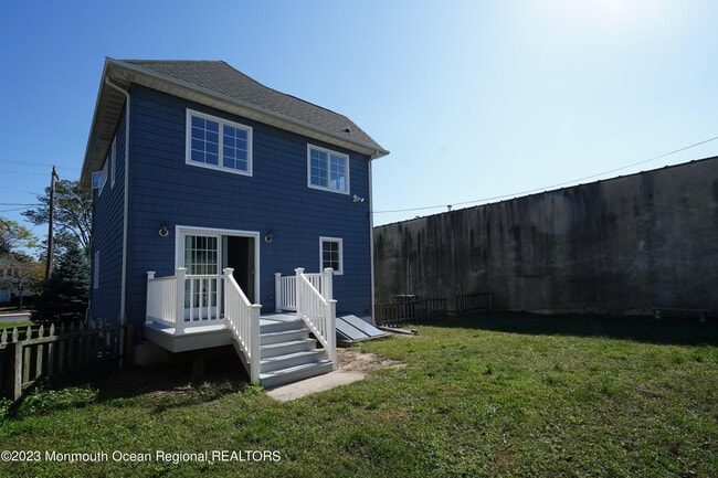 Building Photo - 111 Main St